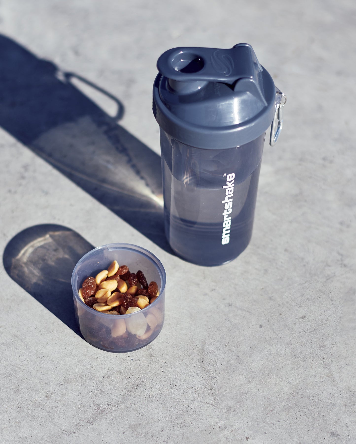 slim-stormy-gray-u4 Smartshake_Slim_gray_lifestyle.jpg