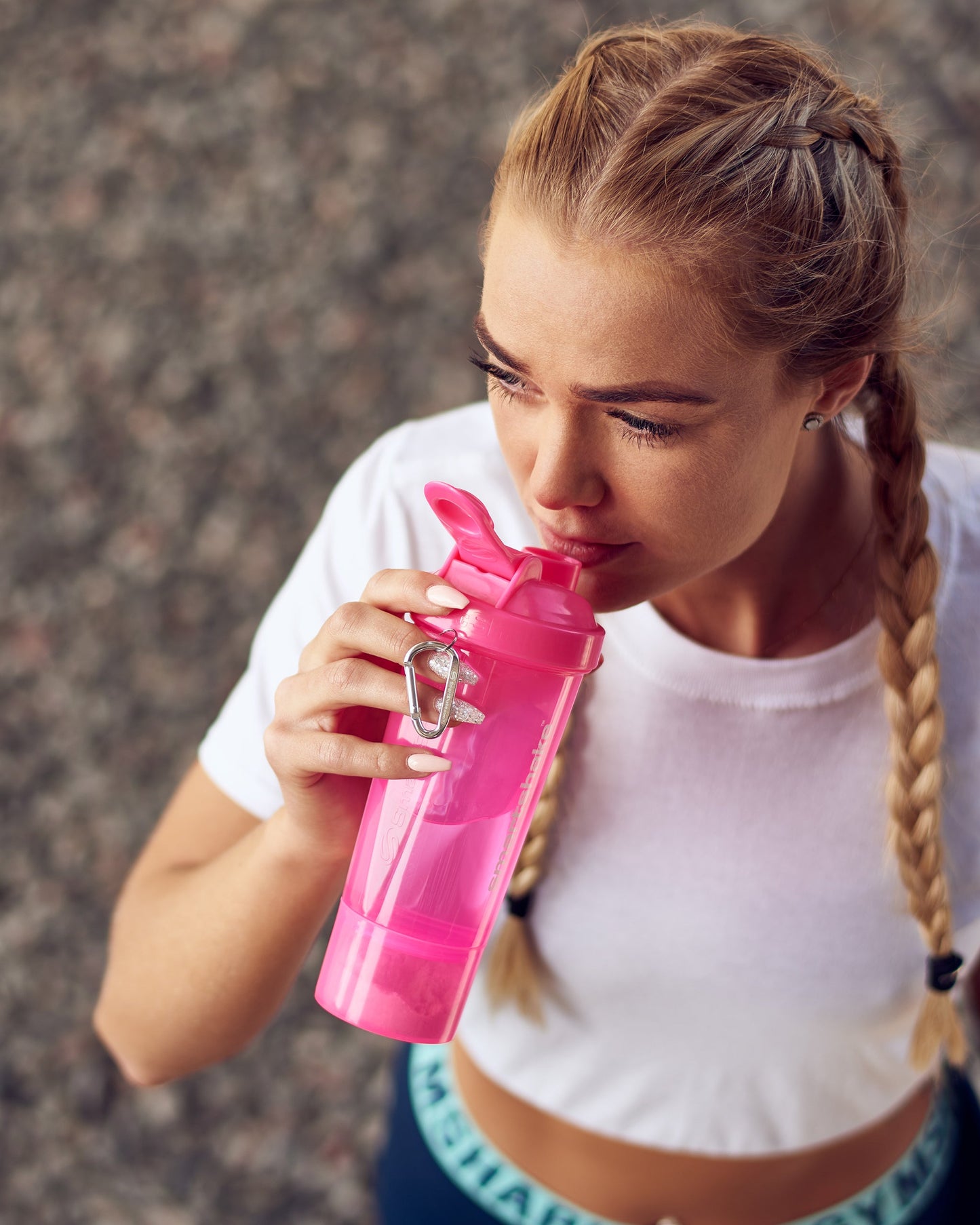 slim-pink-v0 Smartshake_Slim_pink_lifestyle.jpg