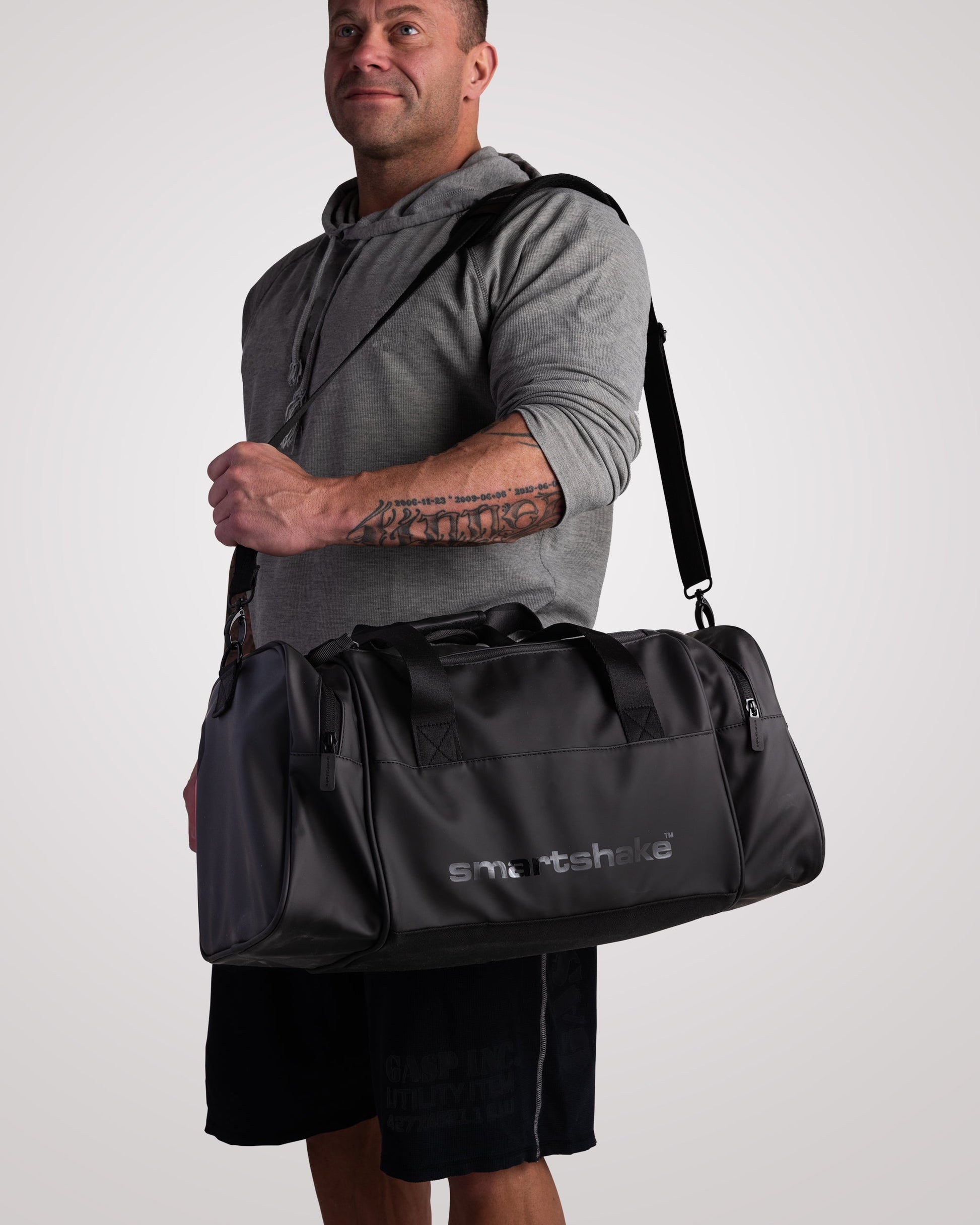 gym-bag-black-w6 Smartshake_GymBag_Black_lifestyle2.jpg