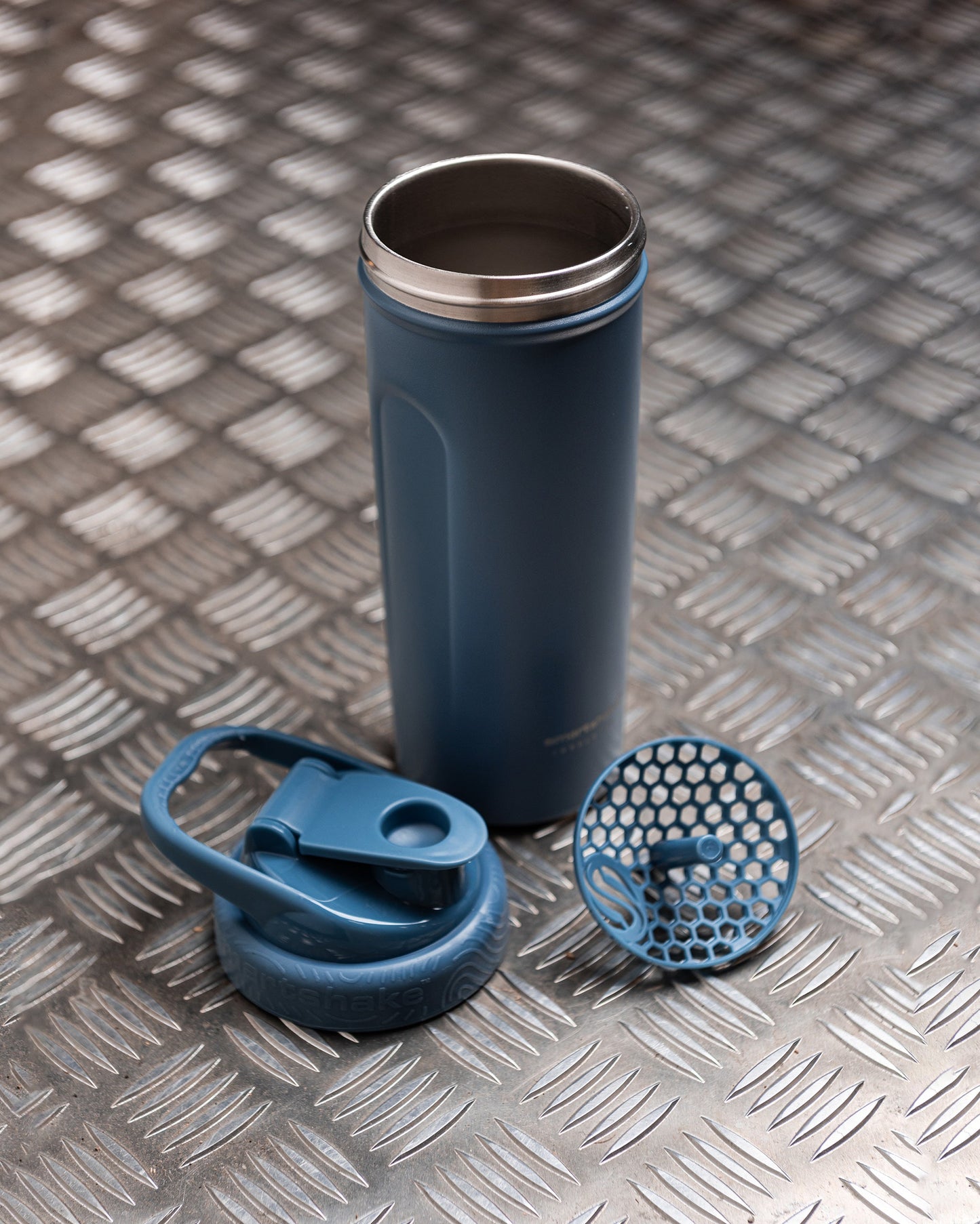 insulated-steel-shaker-faded-blue-f4 Smartshake_Insulated_Steel_Faded_Blue_Lifestyle.jpg