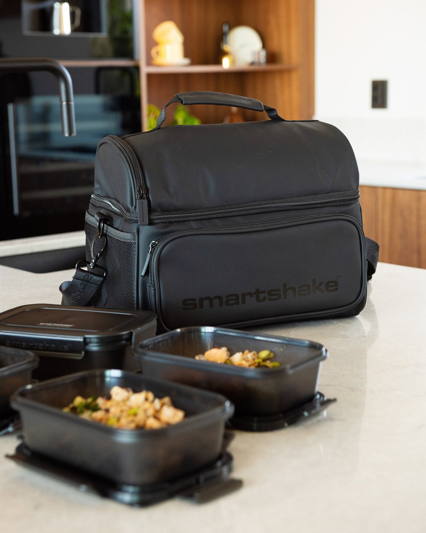 meal-prep-bag-black-with-4-food-containers-and-2-ice-packs-g2 Smartshake_Meal_Prep_Bag_Black_liefstyle.jpg