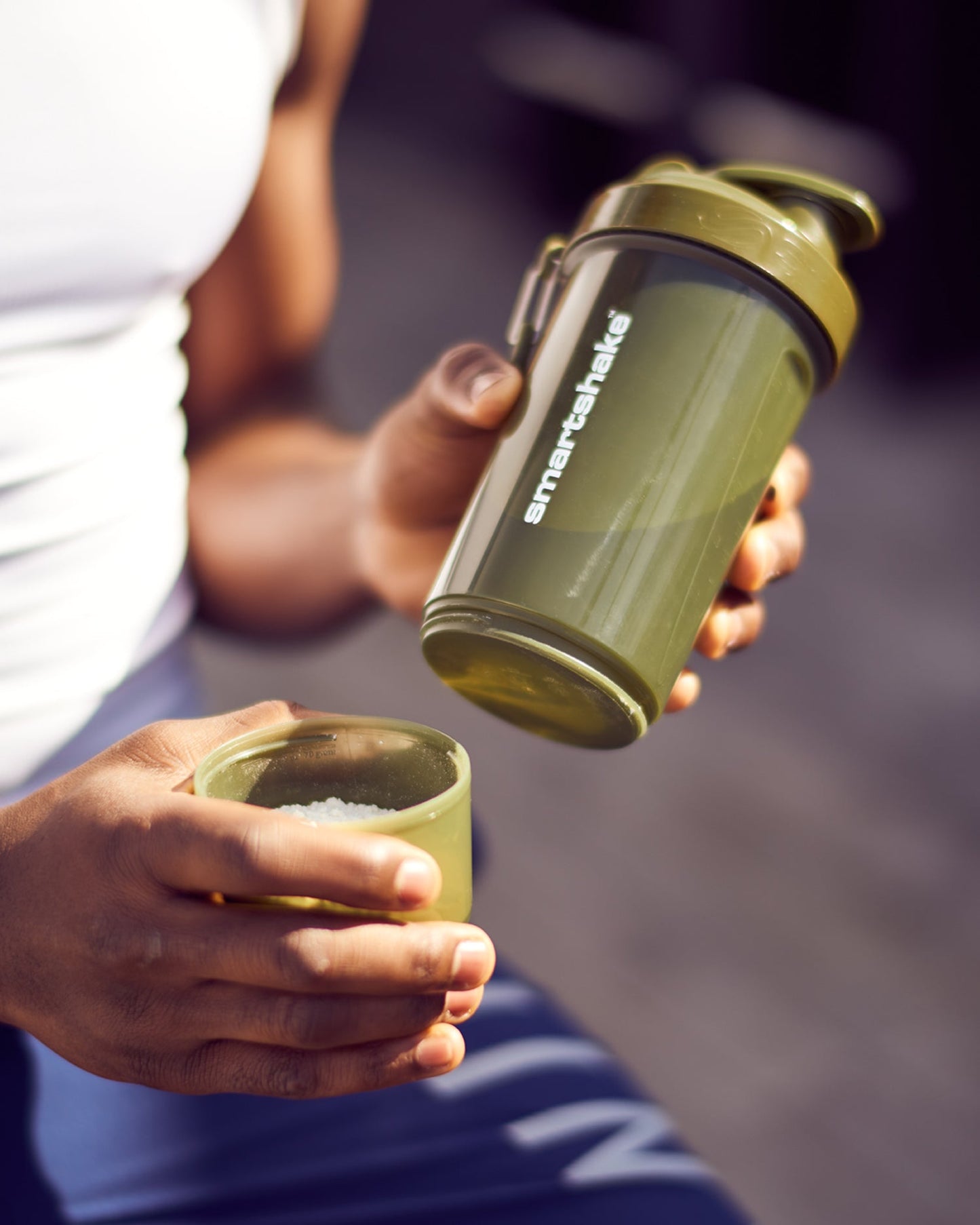 original2go-one-army-green-h7 Smartshake_O2Go_Army_green_lifestyle.jpg
