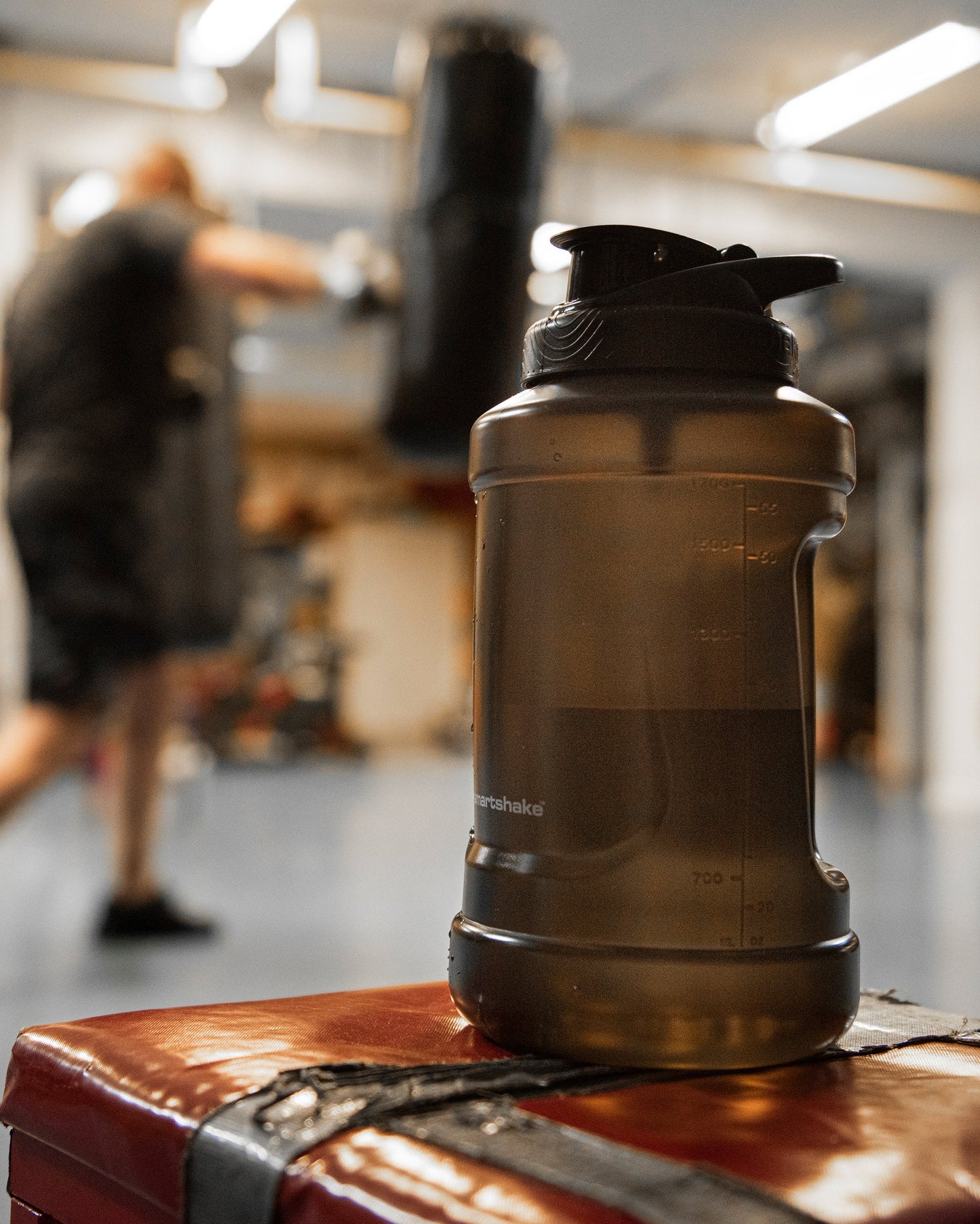 ultimate-jug-black-u8 Smartshake_Ultimate_Jug_black_lifestyle2w.jpg