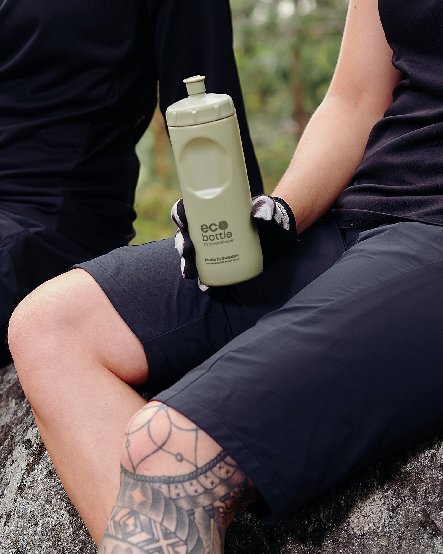 ecobottle-500-squeeze-dusky-green-f8 samrtshake_ecobottle_500_squeeze_lifestyle_dusky_green.jpg